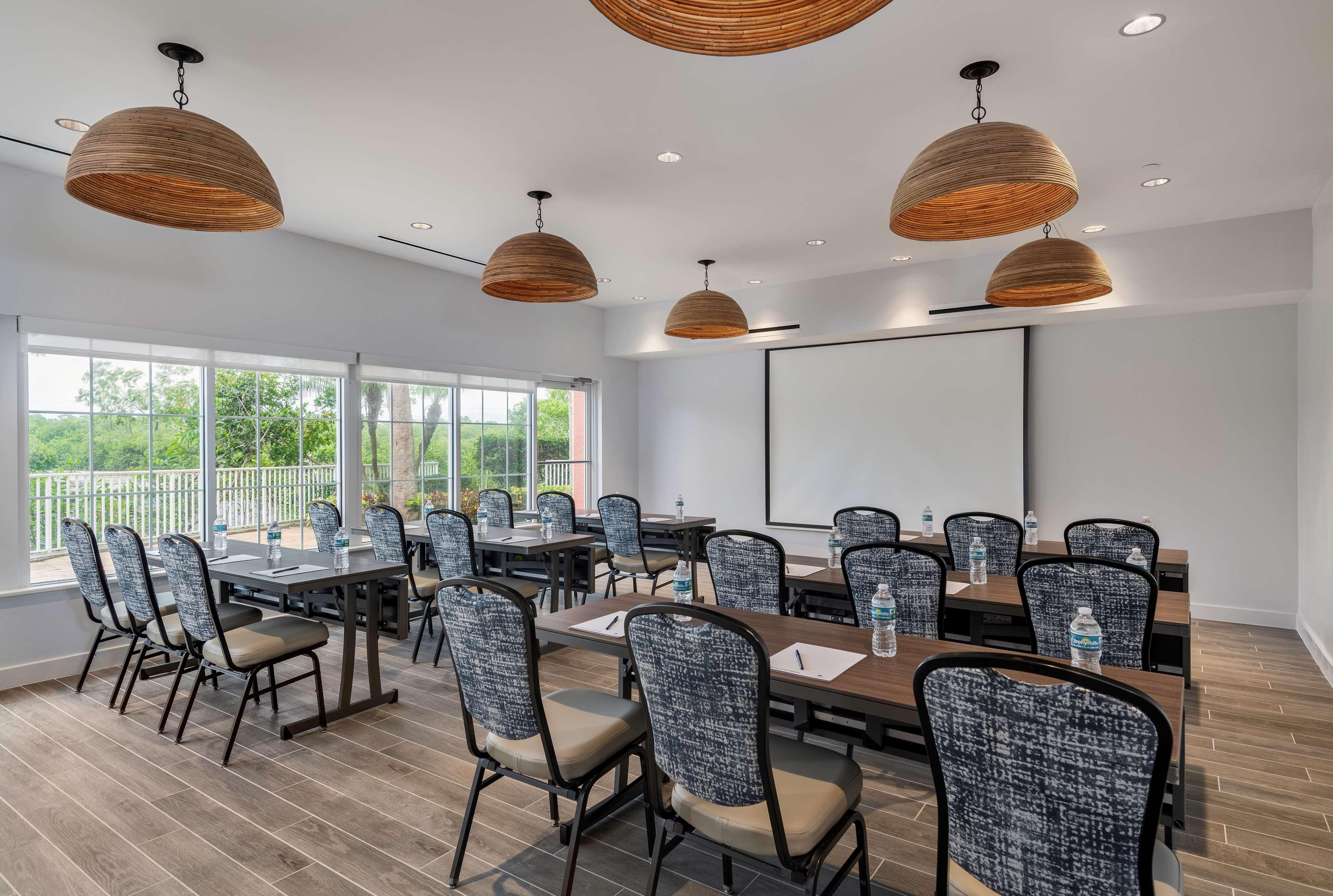 Doubletree Suites By Hilton Naples Naples Park Exterior photo