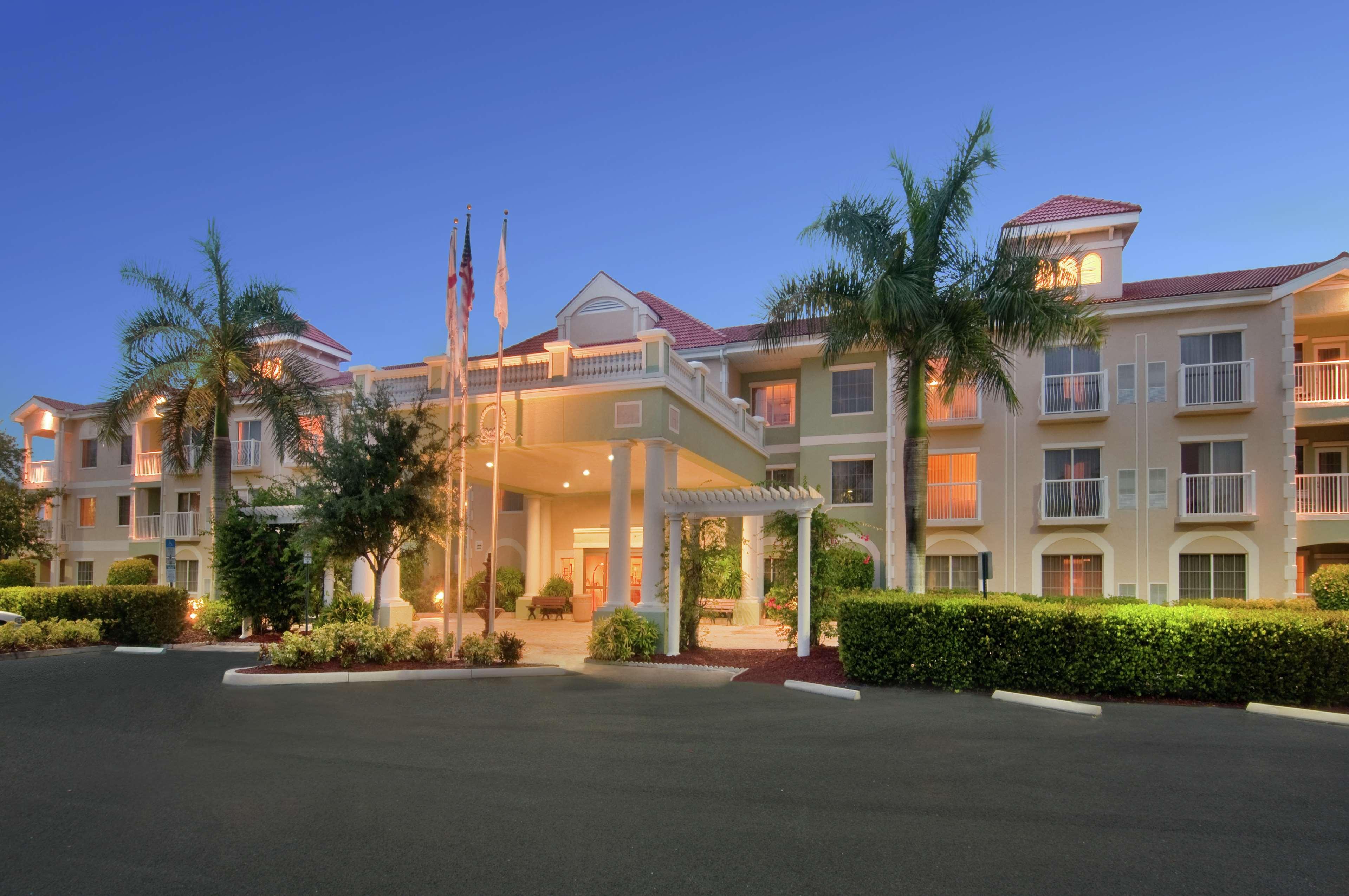 Doubletree Suites By Hilton Naples Naples Park Exterior photo