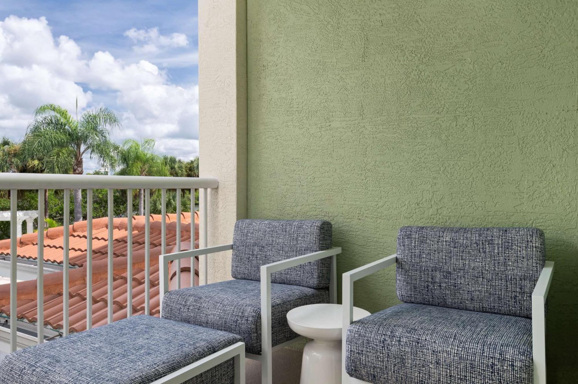 Doubletree Suites By Hilton Naples Naples Park Exterior photo