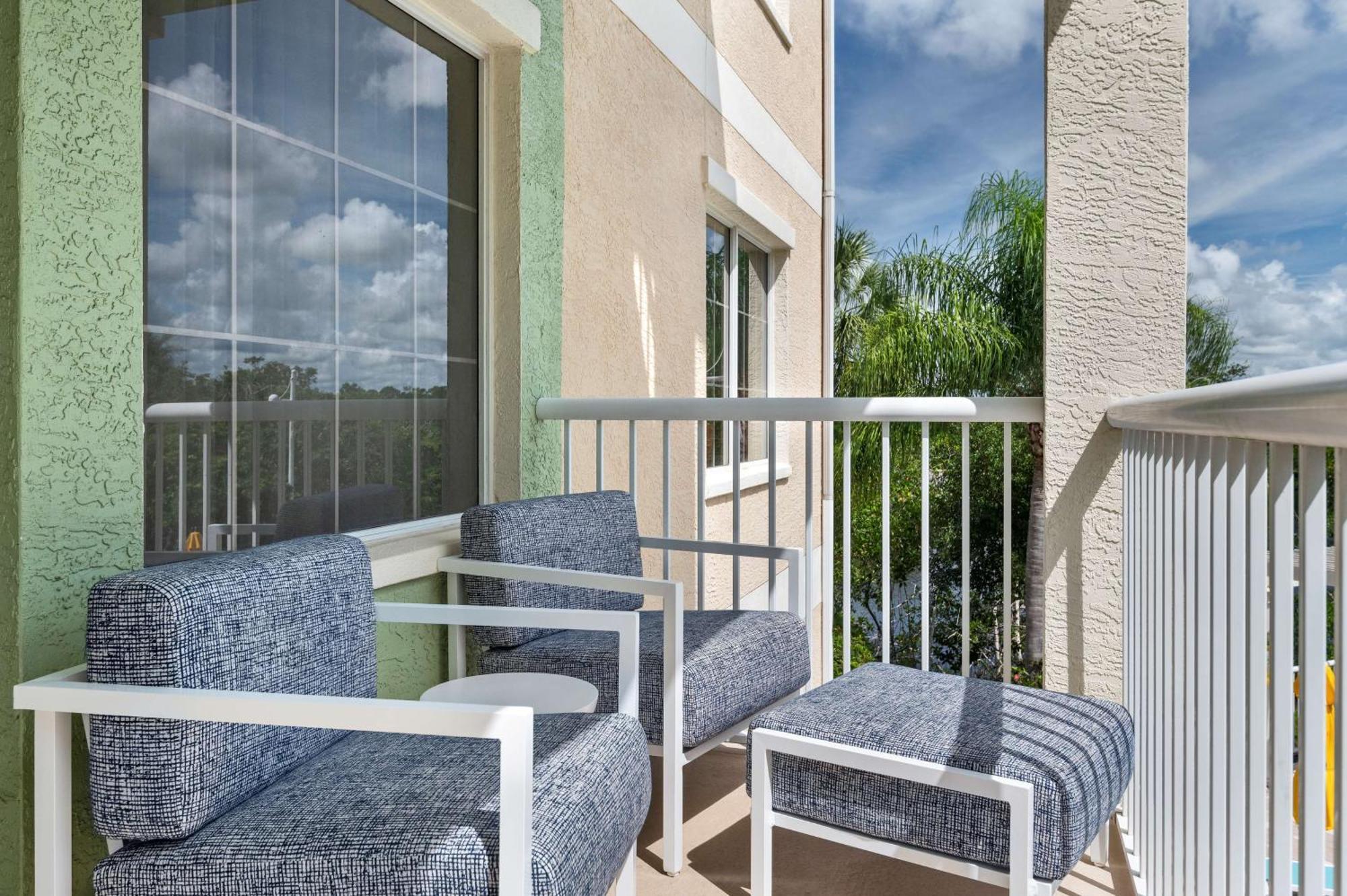 Doubletree Suites By Hilton Naples Naples Park Exterior photo